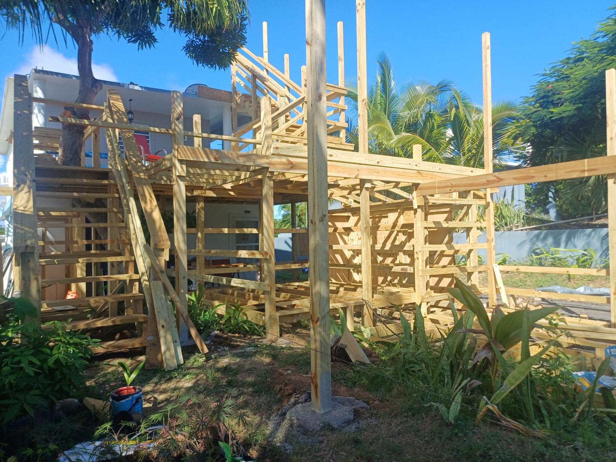 Rooster Run Glamping Camping Has Rooftop And Off The Ground Glamping Experience For 1 To 16 In A Single Tent And Views Of The Rain Forrest And To Culebra Across The Atlantic Ocean W Tents, Linens, Deluxe Air Beds, Warm Shower And More At A Great Pric Vieques Esterno foto