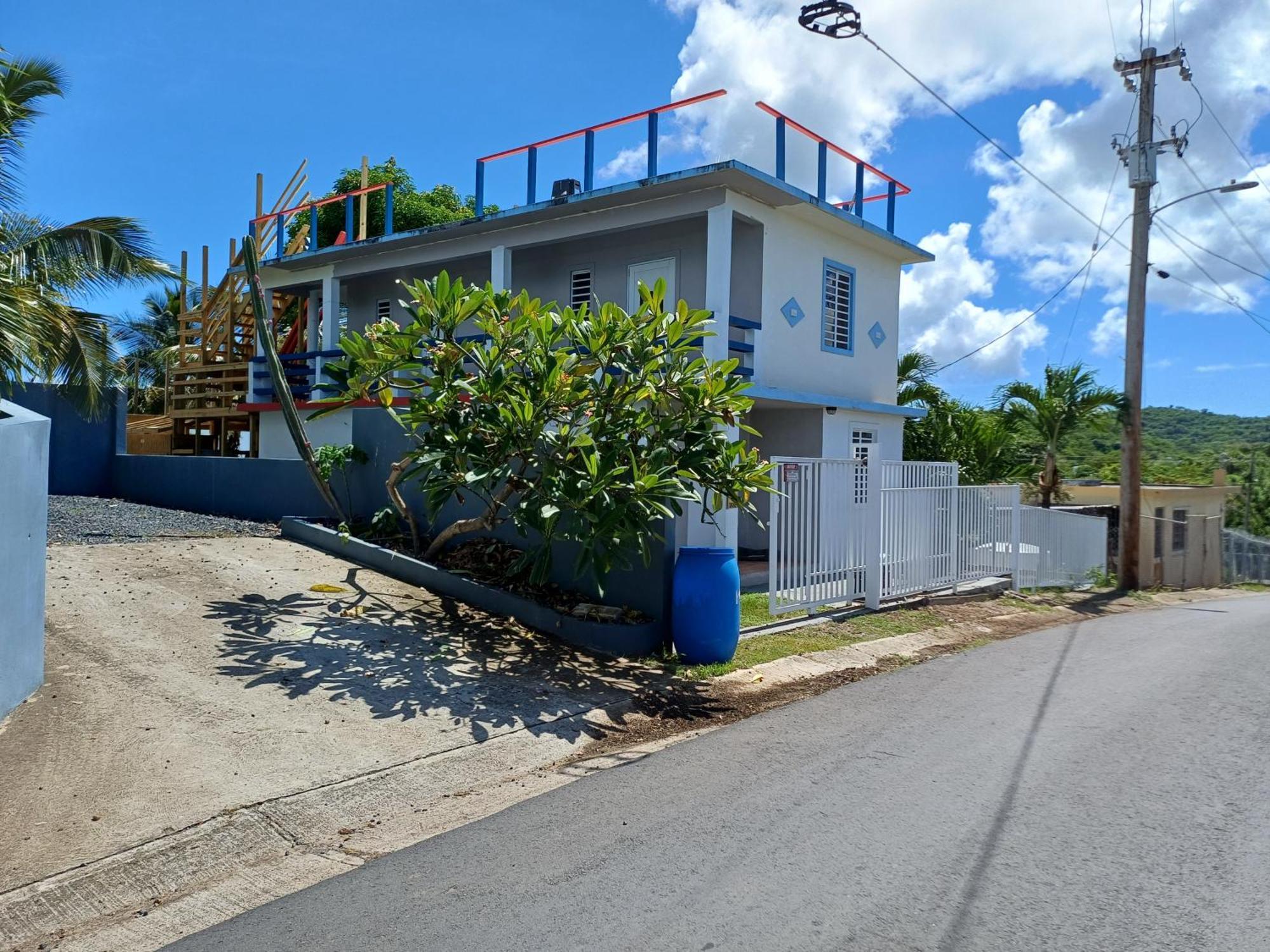 Rooster Run Glamping Camping Has Rooftop And Off The Ground Glamping Experience For 1 To 16 In A Single Tent And Views Of The Rain Forrest And To Culebra Across The Atlantic Ocean W Tents, Linens, Deluxe Air Beds, Warm Shower And More At A Great Pric Vieques Esterno foto