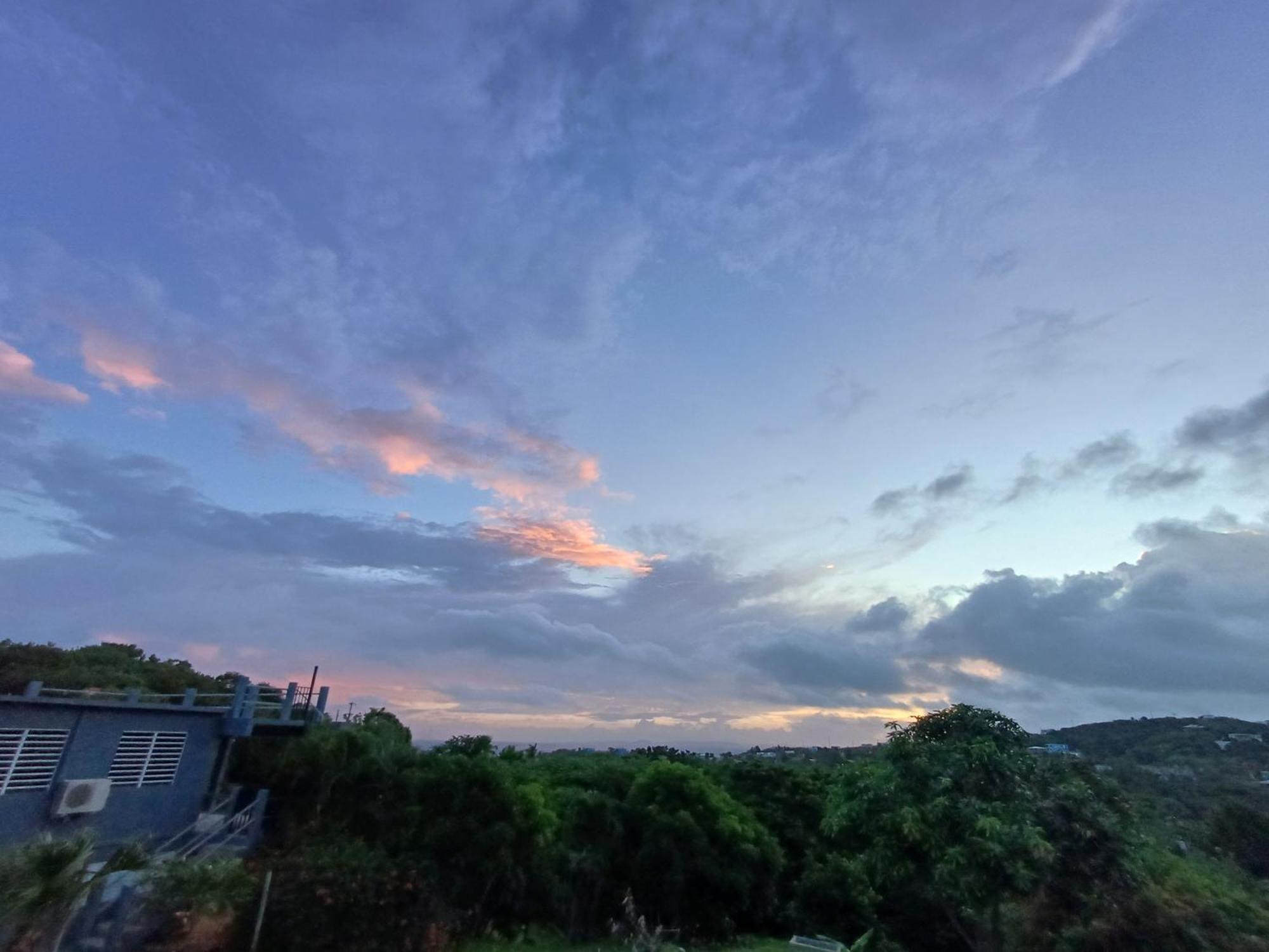 Rooster Run Glamping Camping Has Rooftop And Off The Ground Glamping Experience For 1 To 16 In A Single Tent And Views Of The Rain Forrest And To Culebra Across The Atlantic Ocean W Tents, Linens, Deluxe Air Beds, Warm Shower And More At A Great Pric Vieques Esterno foto