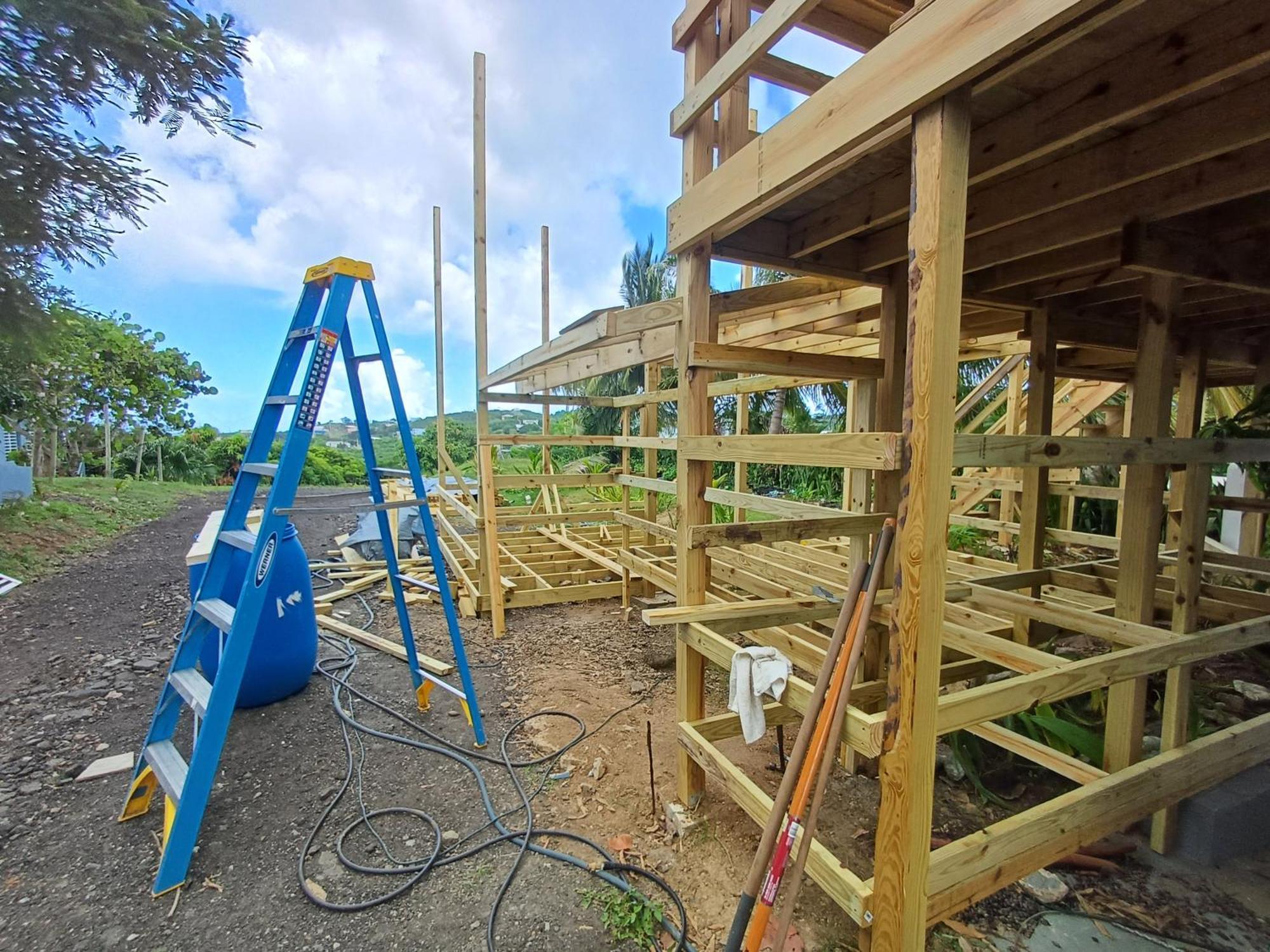 Rooster Run Glamping Camping Has Rooftop And Off The Ground Glamping Experience For 1 To 16 In A Single Tent And Views Of The Rain Forrest And To Culebra Across The Atlantic Ocean W Tents, Linens, Deluxe Air Beds, Warm Shower And More At A Great Pric Vieques Esterno foto