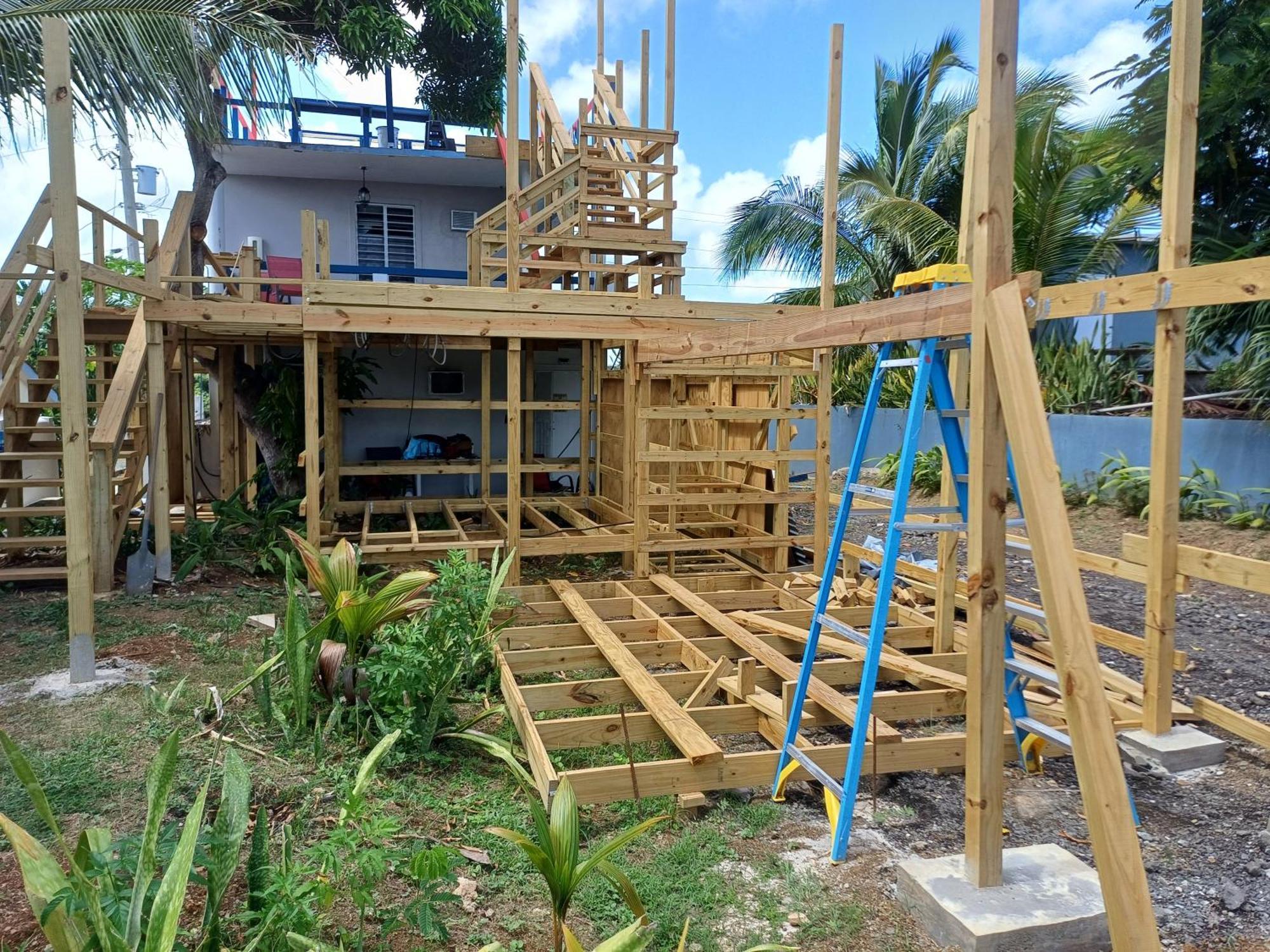 Rooster Run Glamping Camping Has Rooftop And Off The Ground Glamping Experience For 1 To 16 In A Single Tent And Views Of The Rain Forrest And To Culebra Across The Atlantic Ocean W Tents, Linens, Deluxe Air Beds, Warm Shower And More At A Great Pric Vieques Esterno foto