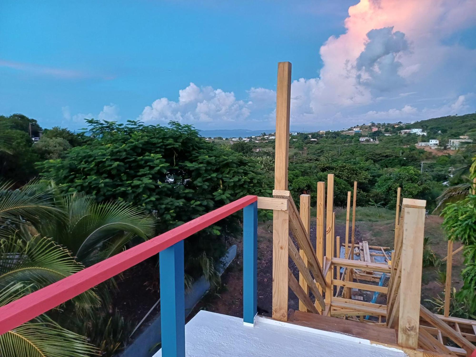 Rooster Run Glamping Camping Has Rooftop And Off The Ground Glamping Experience For 1 To 16 In A Single Tent And Views Of The Rain Forrest And To Culebra Across The Atlantic Ocean W Tents, Linens, Deluxe Air Beds, Warm Shower And More At A Great Pric Vieques Esterno foto